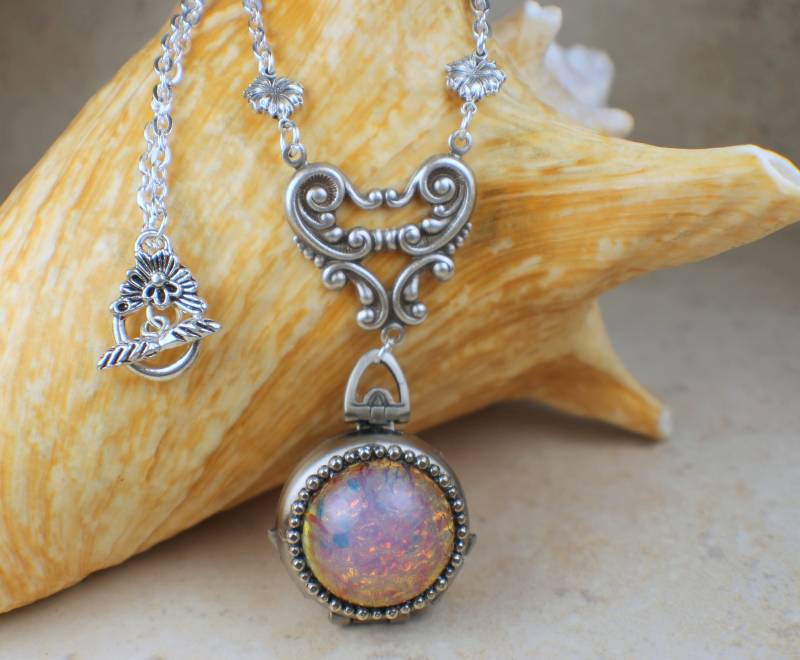 Rosa Feueropal Foto Locket Halskette Vintage Style Silber Finish von Charsfavoritethings