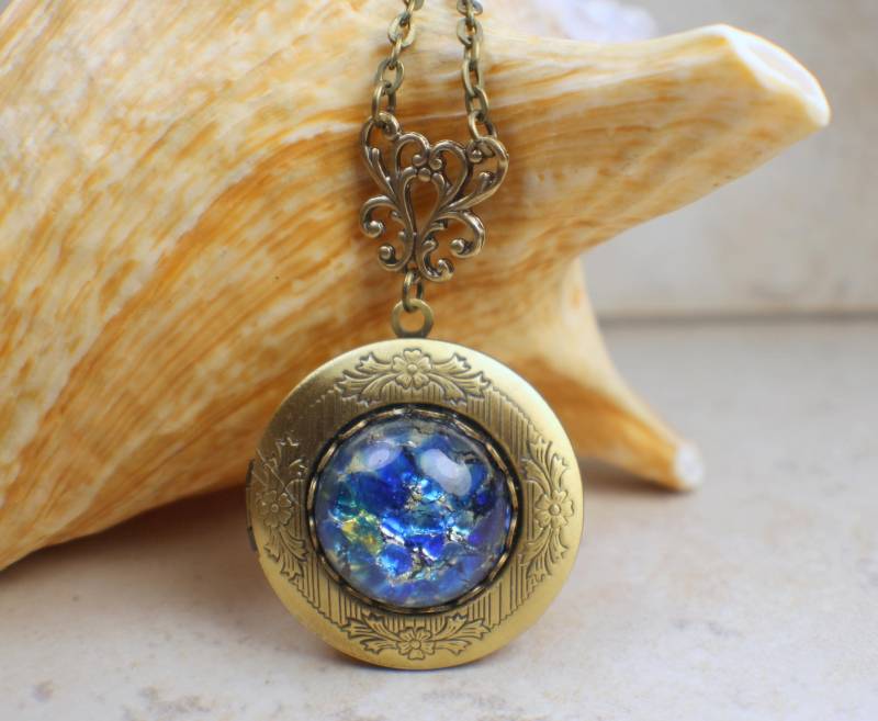 Saphir Blau Glas Feueropal Medaillon, Kleines Foto Medaillon Halskette, Bild Andenken Hochzeit Saphir Blau Glas Feueropal Medaillon, Kleines Foto Medaillon Halskette, Bild Andenken Hochzeit von Charsfavoritethings