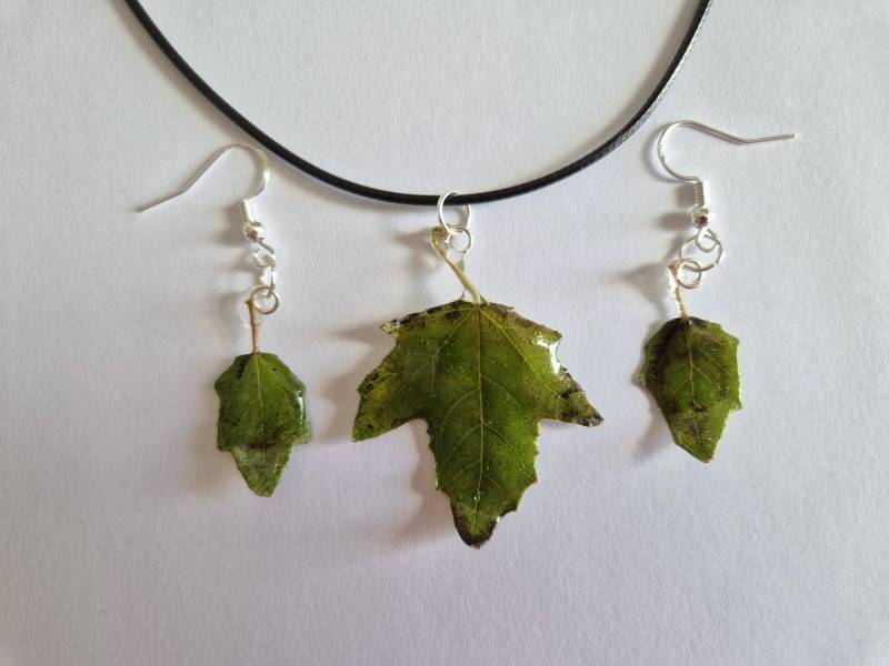 Handgefertigte Ketten & Ohrringe Mit Echten Efeu-Blättern in Uv-Resin | Harz -Naturschmuck, Fairy, Fee, Alternativ, Hippie, Blumen, Pflanzen Handgefertigte Ketten & Ohrringe Mit Echten Efeu-Blättern in Uv-Resin | Harz -Naturschmuck, Fairy, Fee, Alternativ, Hippie, Blumen, Pflanzen von Charysart23