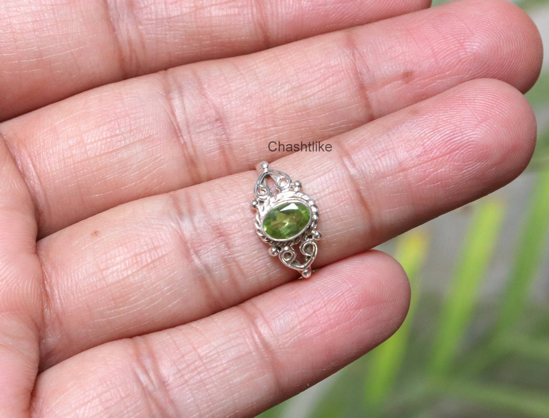 Grüner Peridot Ring - 925 Silber August Geburtsstein Handgemachter Hochzeit Schmuck von Chashtlike