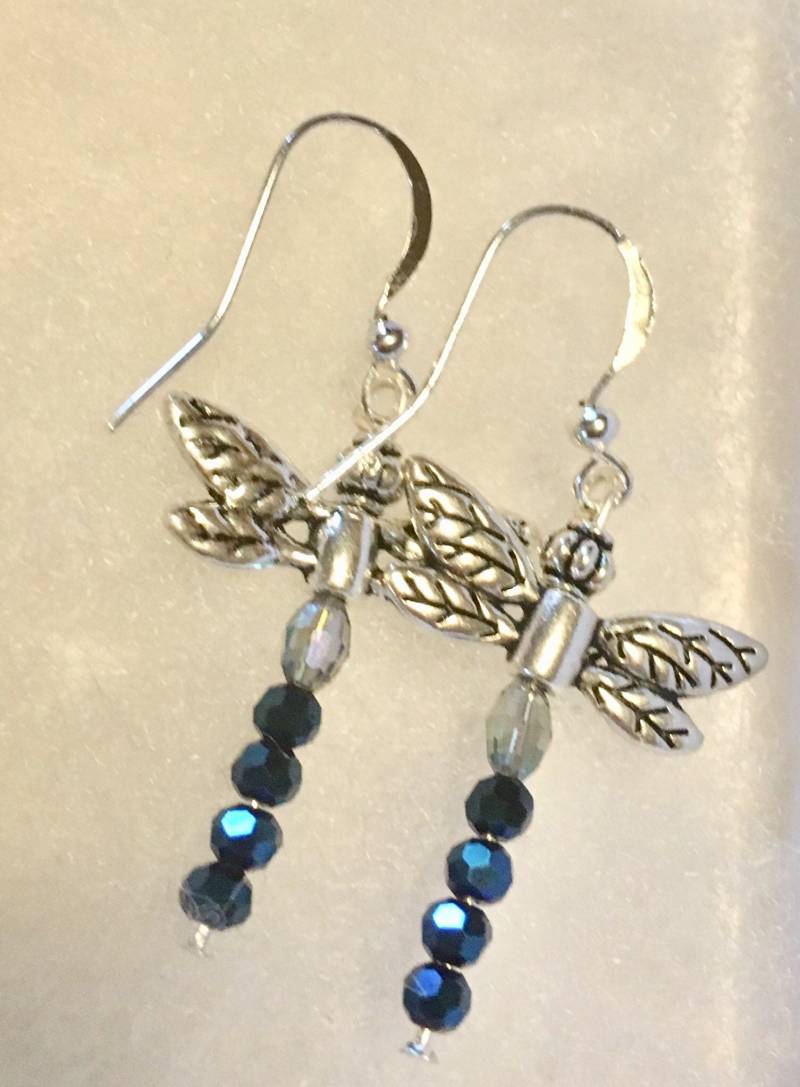 Libellen Ohrringe, Silberohrringe, Libellenschmuck, Dunkel - Und Hellblaue Perlen Libellen Ohrringe, Silberohrringe, Libellenschmuck, Dunkel - Und Hellblaue Perlen von ChateauDuVallavender