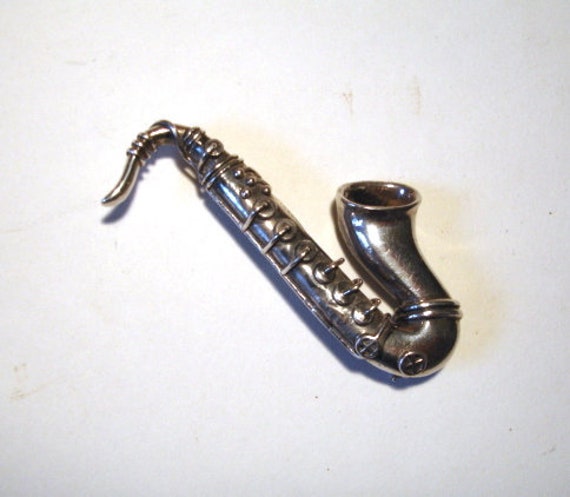 Vintage Silber Saxaphon Brosche von ChateauWineAntiques