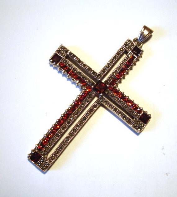 Vintage Sterling Silber Kreuz Mit Diamante Und Roten Steinen - Gute Größe Vintage Sterling Silber Kreuz Mit Diamante Und Roten Steinen - Gute Größe von ChateauWineAntiques