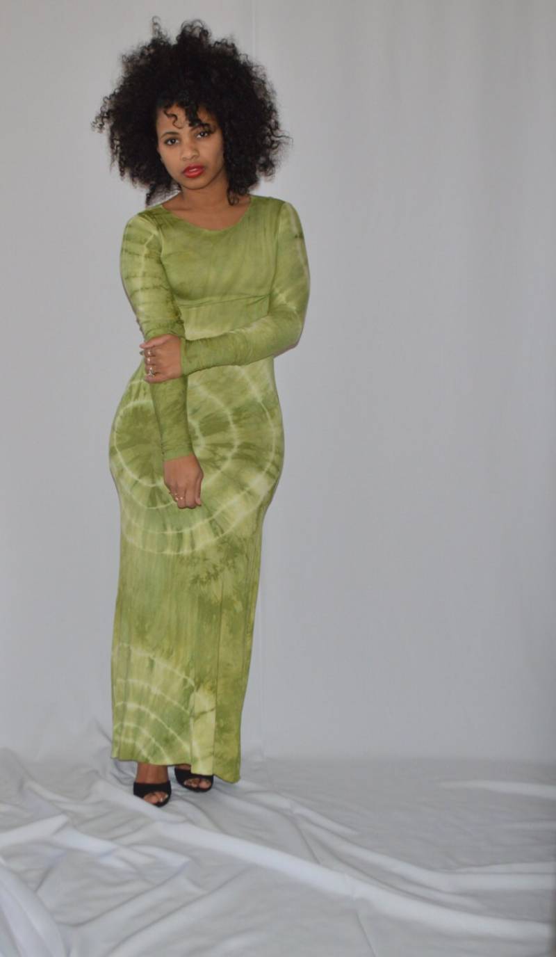 Olive Oil Maxikleid Mit Langen Ärmeln von ChavonShree