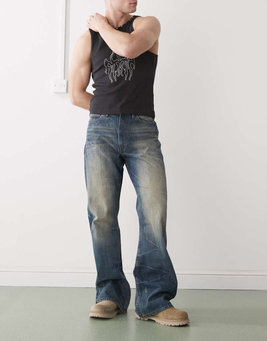 Cheap Monday - Boo - Feste Bootcut-Jeans in blauer Waschung mit verblassten Highlights von Cheap Monday