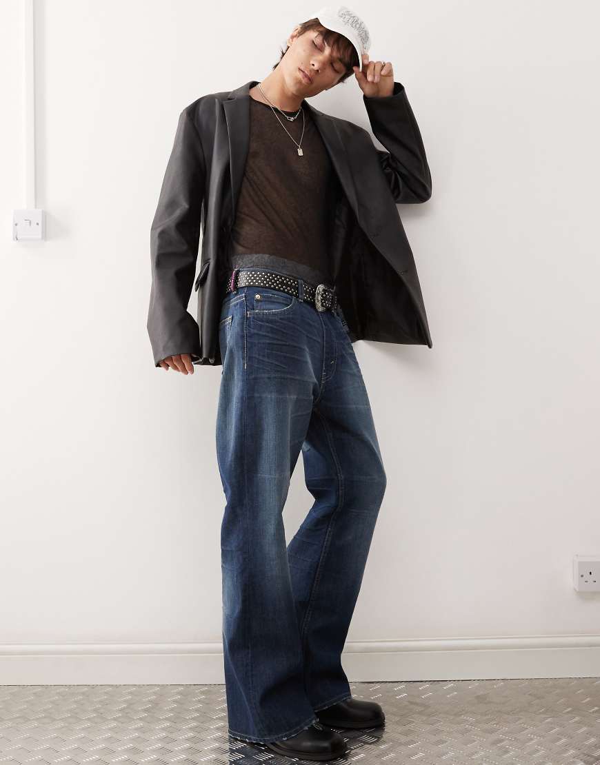 Cheap Monday - Boo - Steife Bootleg-Jeans mit Bootcut-Schnitt in dunkelblauer Star-Waschung von Cheap Monday