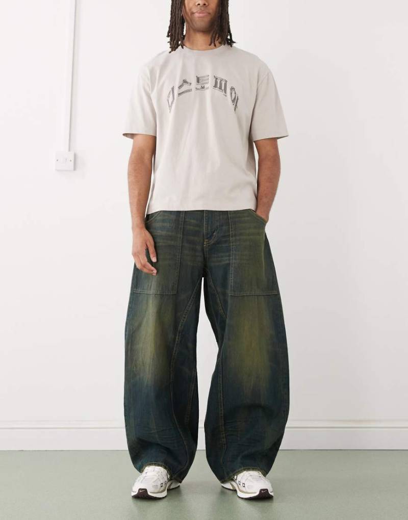 Cheap Monday - Dunno - Superweite Skater-Jeans in khaki Waschung-Blau von Cheap Monday