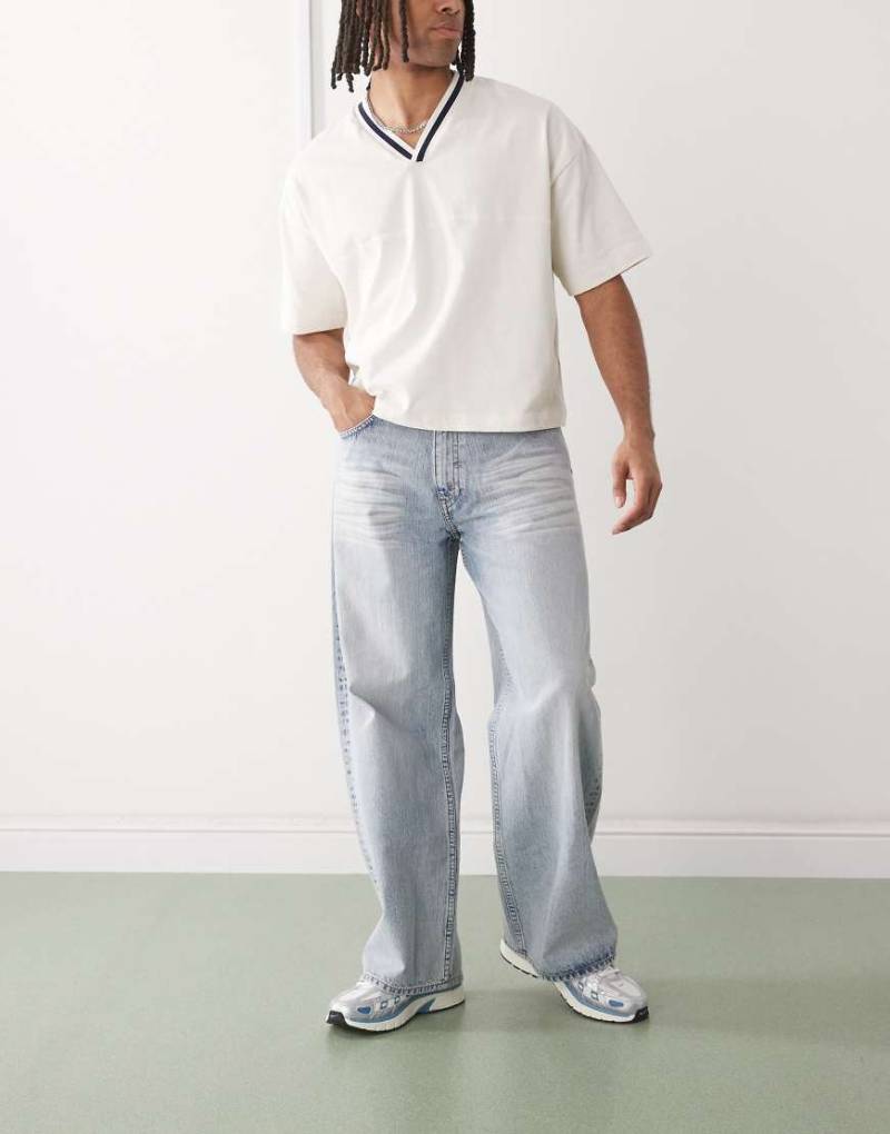 Cheap Monday - Looser - Weite Jeans in verwaschenem Hellblau von Cheap Monday