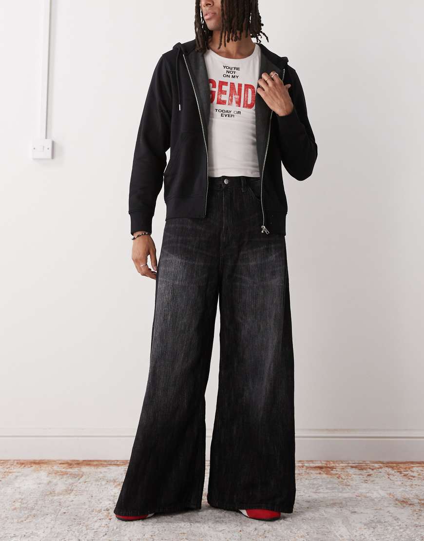 Cheap Monday - Rad - Skater-Jeans in Schwarz mit superweitem Bein von Cheap Monday