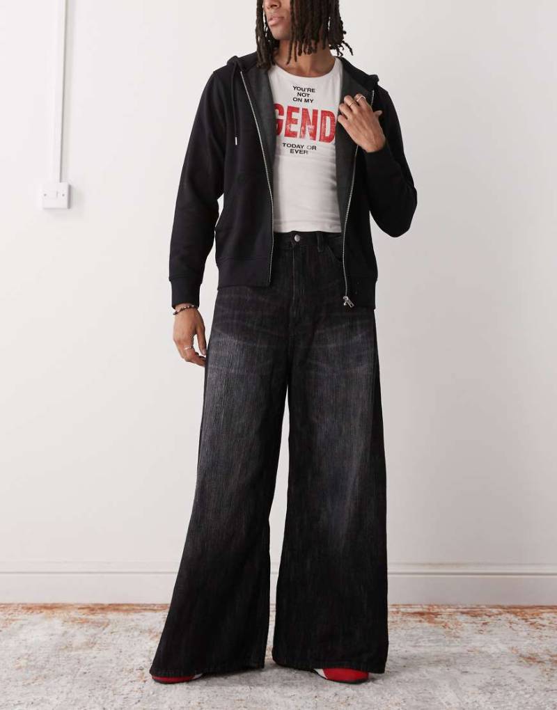 Cheap Monday - Rad - Skater-Jeans in Schwarz mit superweitem Bein von Cheap Monday