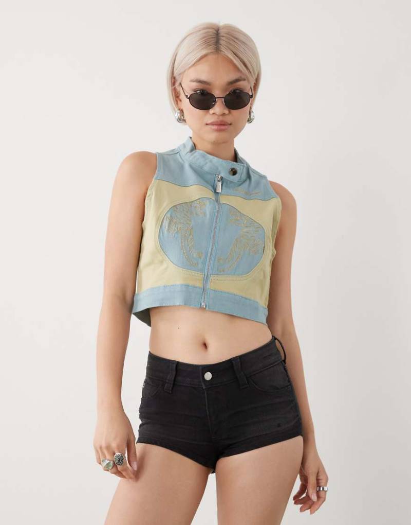 Cheap Monday - Sleezie - Hotpants aus Denim in schwarzer Waschung von Cheap Monday