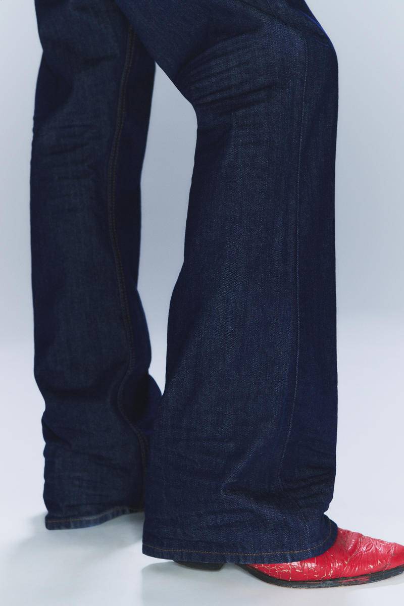 Boo Bootleg Low Waist Regular Bootcut Jeans von Cheap monday