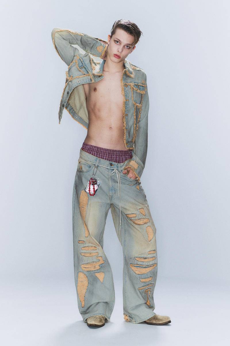CM x LB Looser Pink Rip Unisex Jeans von Cheap monday