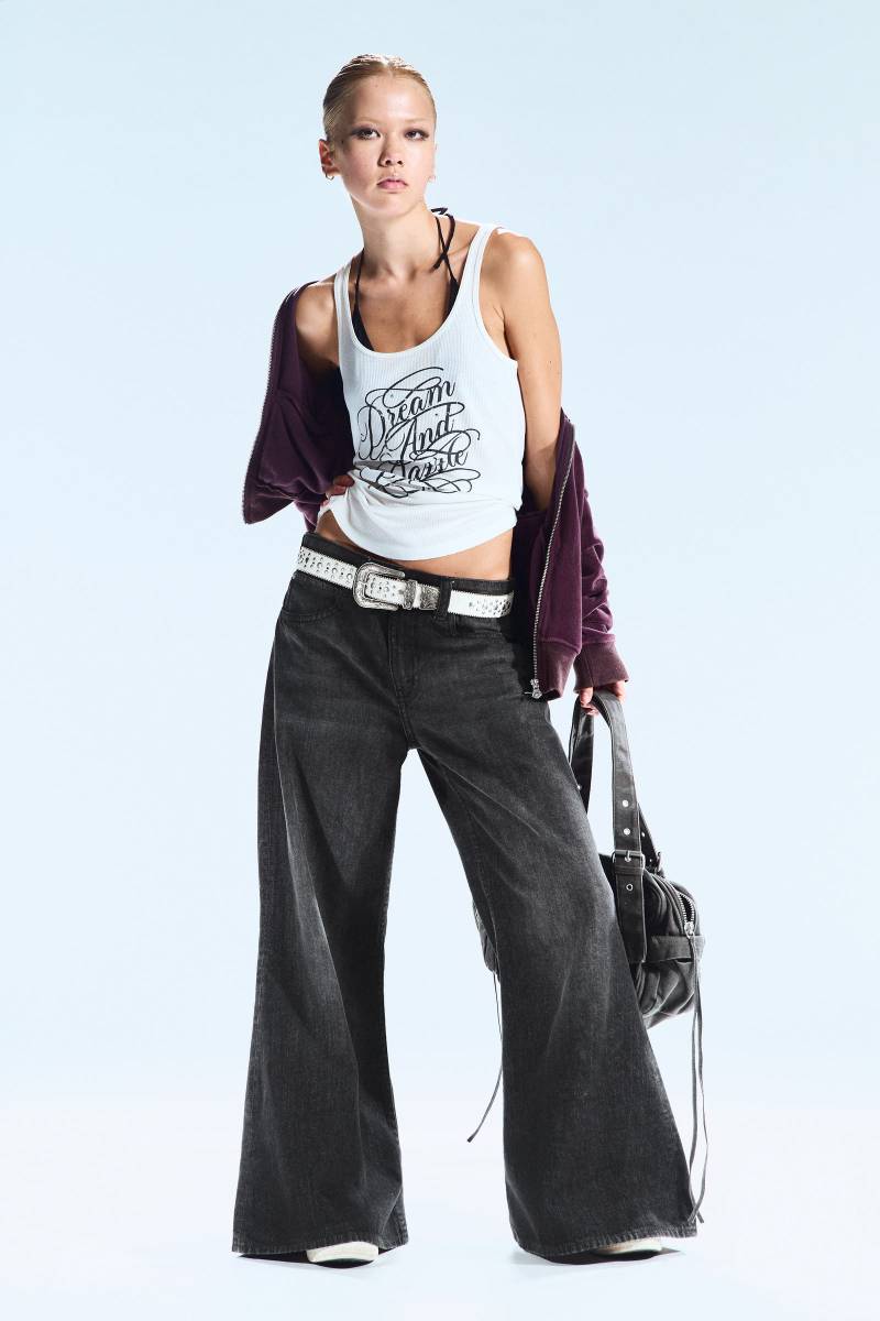 Loosy Lucie Low Rise Regular Flared Leg Jeans von Cheap monday