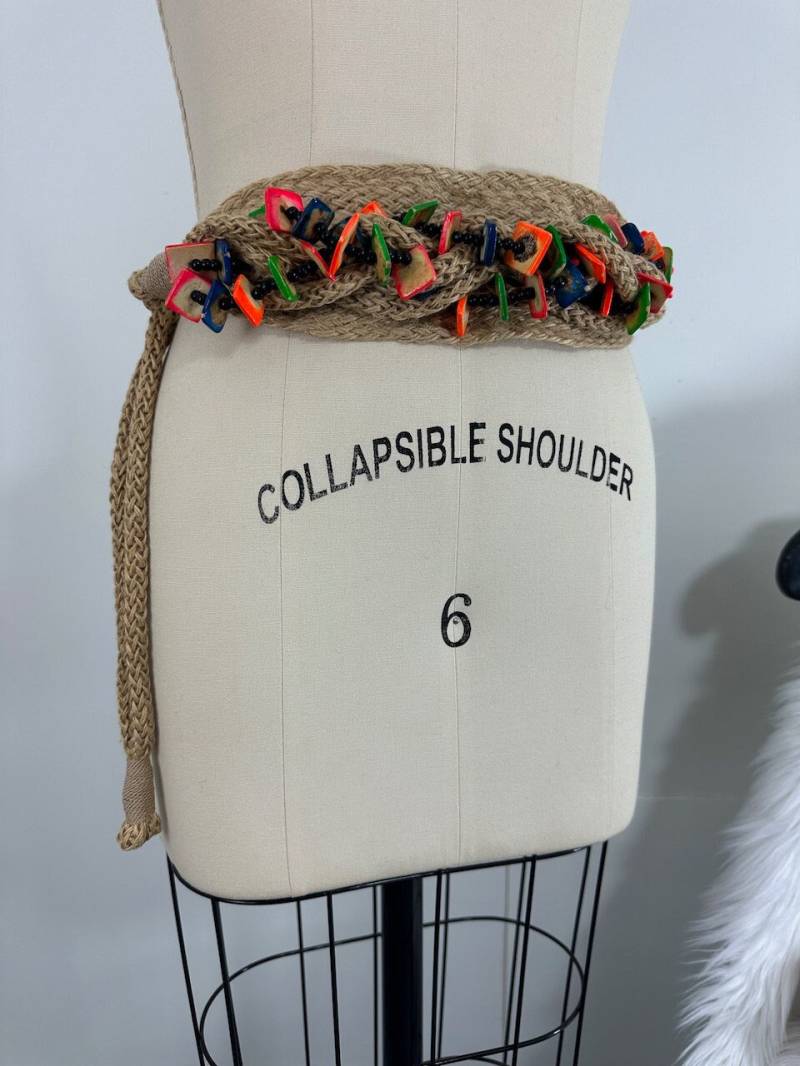 Vintage 80Er Jahre Punk Leinwand Geflochtener Bemalter Holz Perlen Gürtel Von Rhea von CheapAsDirtVintage