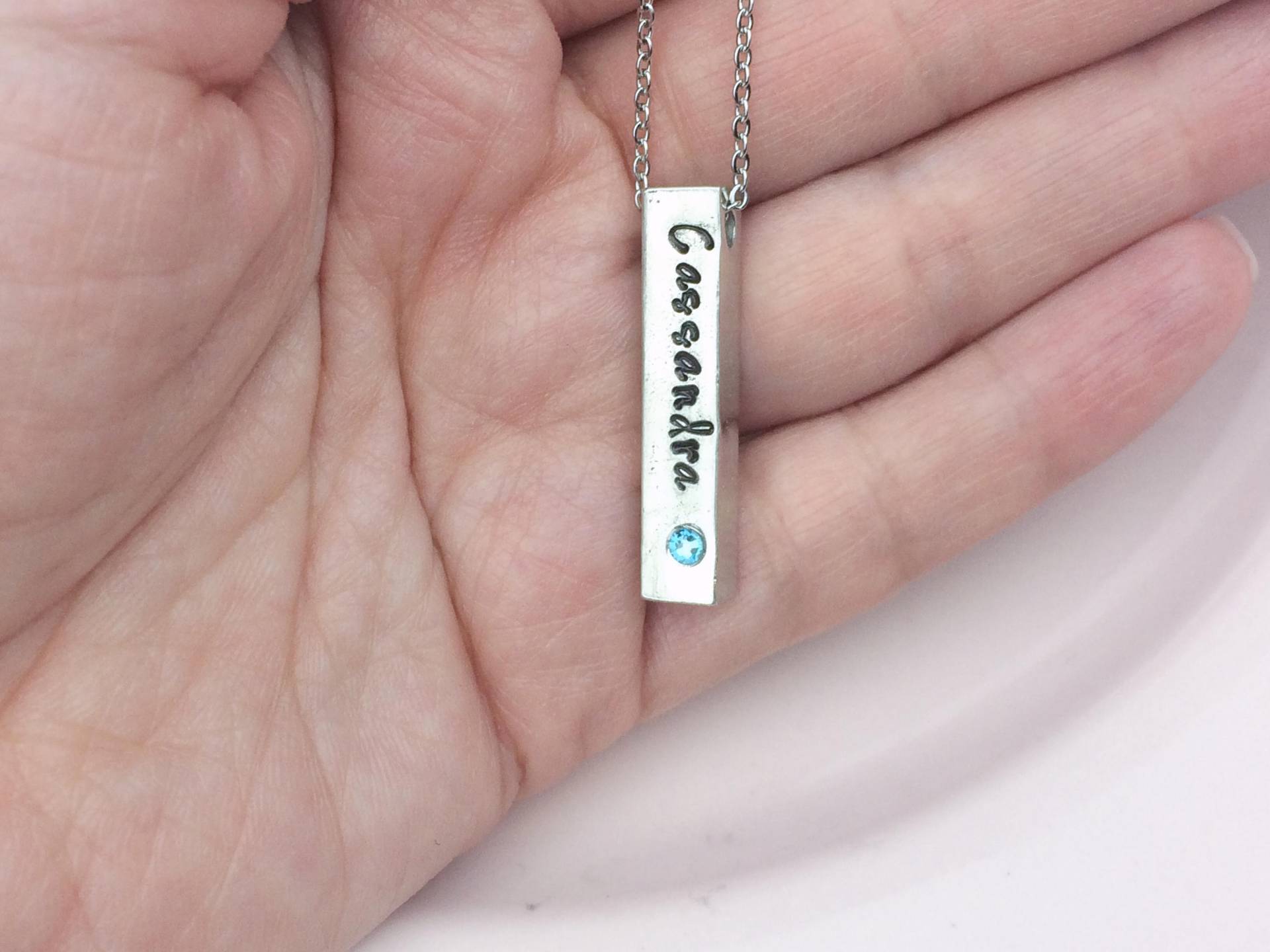 Personalisierte Geburtsstein Name Bar Halskette Hand Gestempelt Zinn Charme Personalisierte Geburtsstein Name Bar Halskette Hand Gestempelt Zinn Charme von CheckaDesigns