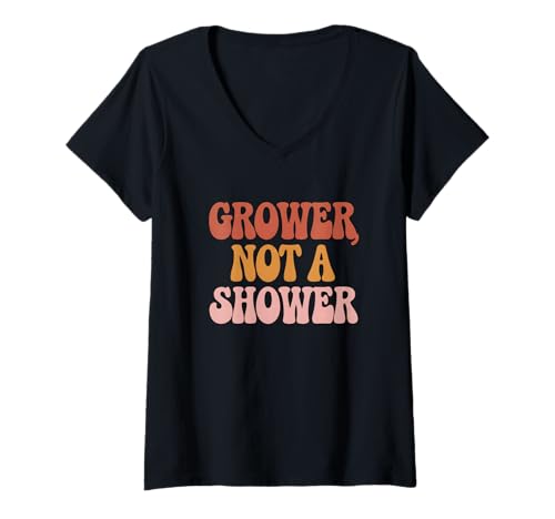 Damen Grower, Not a Shower – Retro Bold Statement Funny Naughty T-Shirt mit V-Ausschnitt Damen Grower, Not a Shower – Retro Bold Statement Funny Naughty T-Shirt mit V-Ausschnitt von Cheeky Vintage Vibes Humor Lustige Sprüche Frech