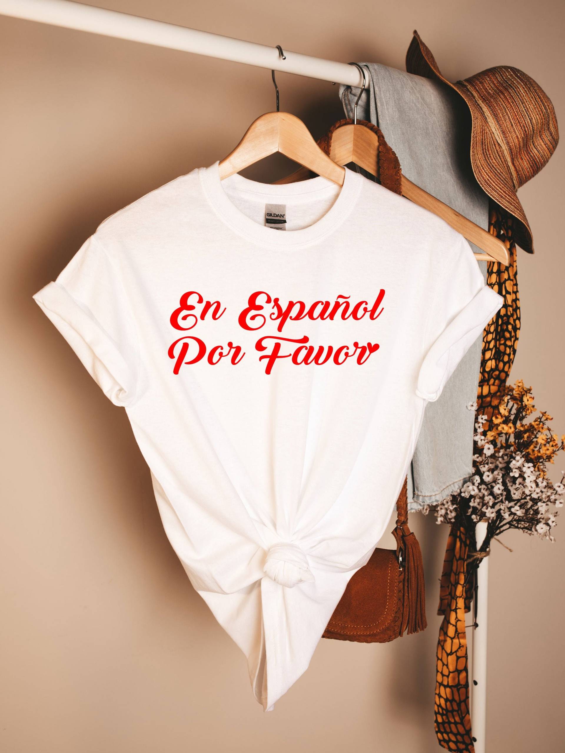 Espanol T-Shirt, En Por Favor Shirt, Spanischlehrerin Maestra Lehrer Geschenk, Outfit, Geschenke Espanol T-Shirt, En Por Favor Shirt, Spanischlehrerin Maestra Lehrer Geschenk, Outfit, Geschenke von CheekyChicArt