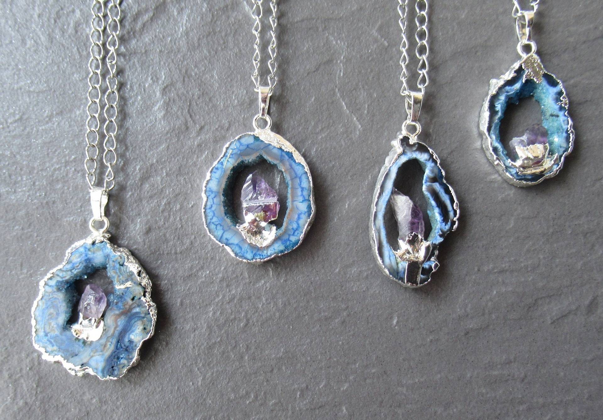 Blauer Achat Geode Anhänger Mit Amethyst Heilstein von CheekyGems