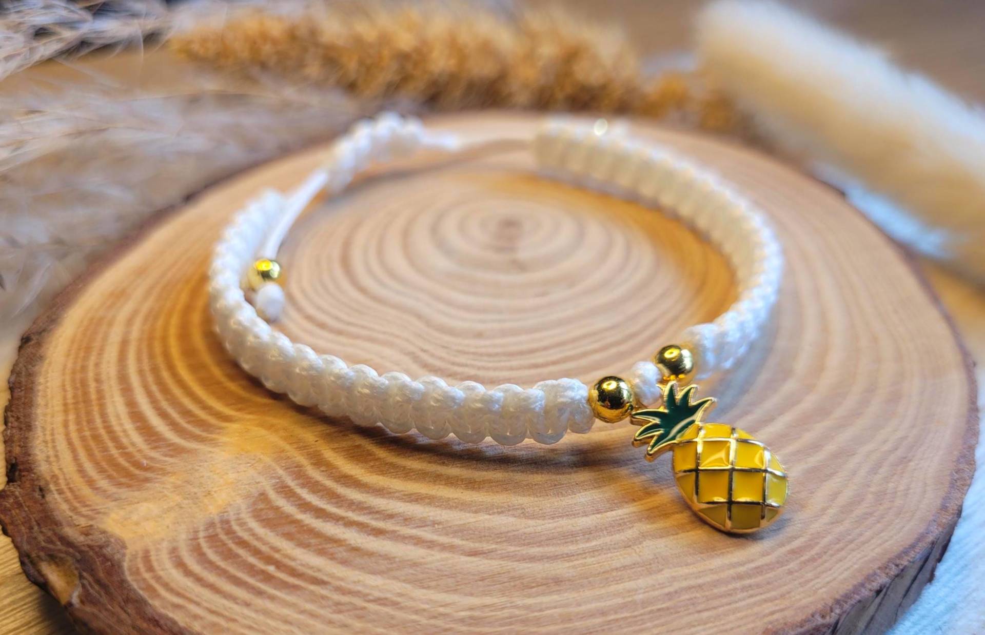 Ananas Makramee Armband | Goldfarben Umrandet Sommer Boho Schmuck Verstellbar| Handgemacht| Geschenk Idee Für Damen Und Kinder Ananas Makramee Armband | Goldfarben Umrandet Sommer Boho Schmuck Verstellbar| Handgemacht| Geschenk Idee Für Damen Und Kinder von CheekyLikeDesign
