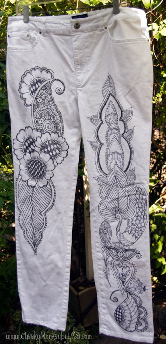 Doodled Denim - Mehndi Bilder Gezeichnet Auf Weiße Jeans von CheekyMonkeyByLiSa