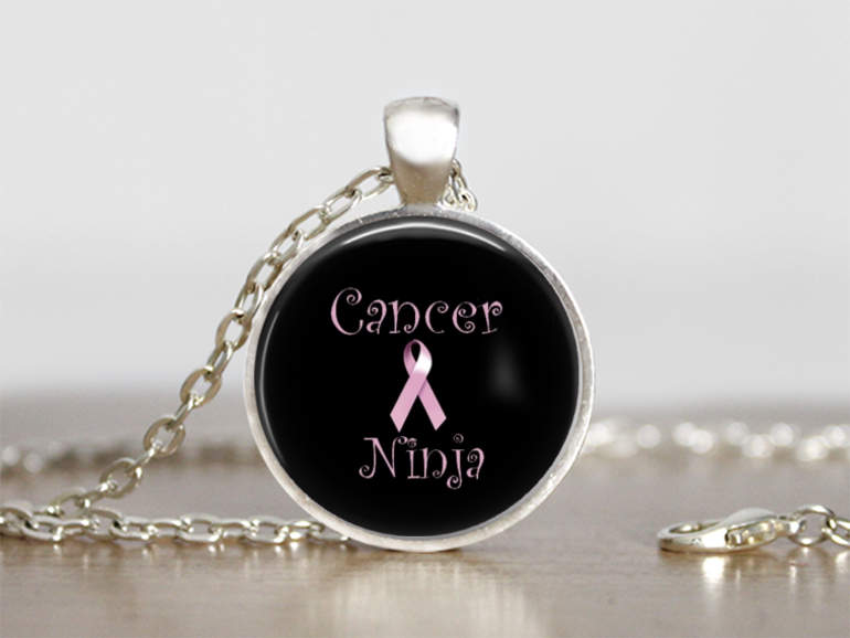 Cancer Ninja Brustkrebs Bewusstsein Silber Oder Bronze Metall Glaskuppel Anhänger Handgemachte Kunst Halskette Geschenk Schlüsselanhänger Cancer Ninja Brustkrebs Bewusstsein Silber Oder Bronze Metall Glaskuppel Anhänger Handgemachte Kunst Halskette Geschenk Schlüsselanhänger von CheekyMonkeyPendants