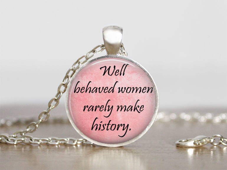 Gut Erzogene Frauen Machen Selten Geschichte Bronze Und Silber Glas Anhänger Handgemachte Kunst Halskette Oder Schlüsselbund Charme von CheekyMonkeyPendants