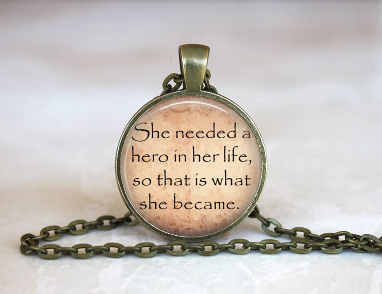 Sie Brauchte Einen Helden in Ihrem Leben, Also Wurde Sie Bronze Und Silber Glas Anhänger Handgemachte Kunst Halskette Oder Schlüsselbund Charme von CheekyMonkeyPendants