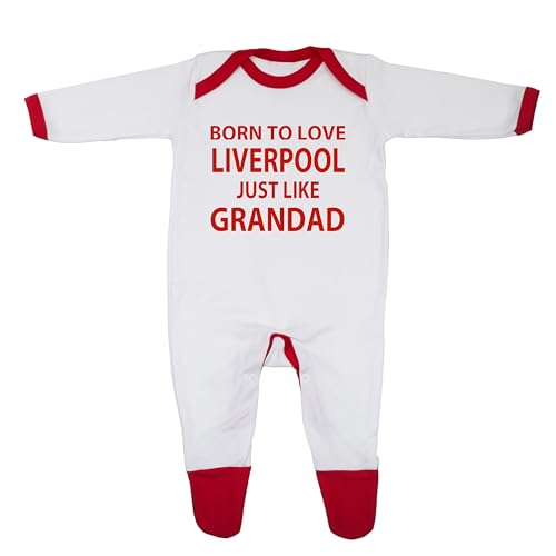 Baby-Schlafanzug mit Aufschrift "Born to Love Liverpool Just Like Grandad", entworfen und bedruckt in Großbritannien aus 100 % fein gekämmter Baumwolle, Weiß/roter Rand, 6-9 Months von Cheekytots