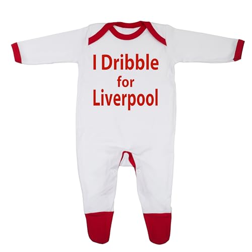 ''I Dribble for Liverpool'' Baby Schlafanzug für Jungen und Mädchen, entworfen und gedruckt in Großbritannien aus superweichem 100% Baumwollmaterial. von Cheekytots