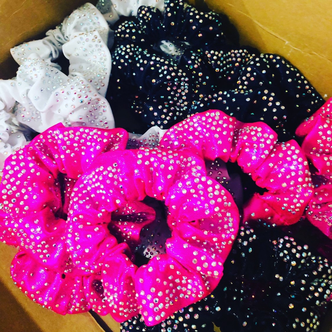 Spandex Ombre Strass Haar Scrunchie Spandex Ombre Strass Haar Scrunchie von Cheercuties