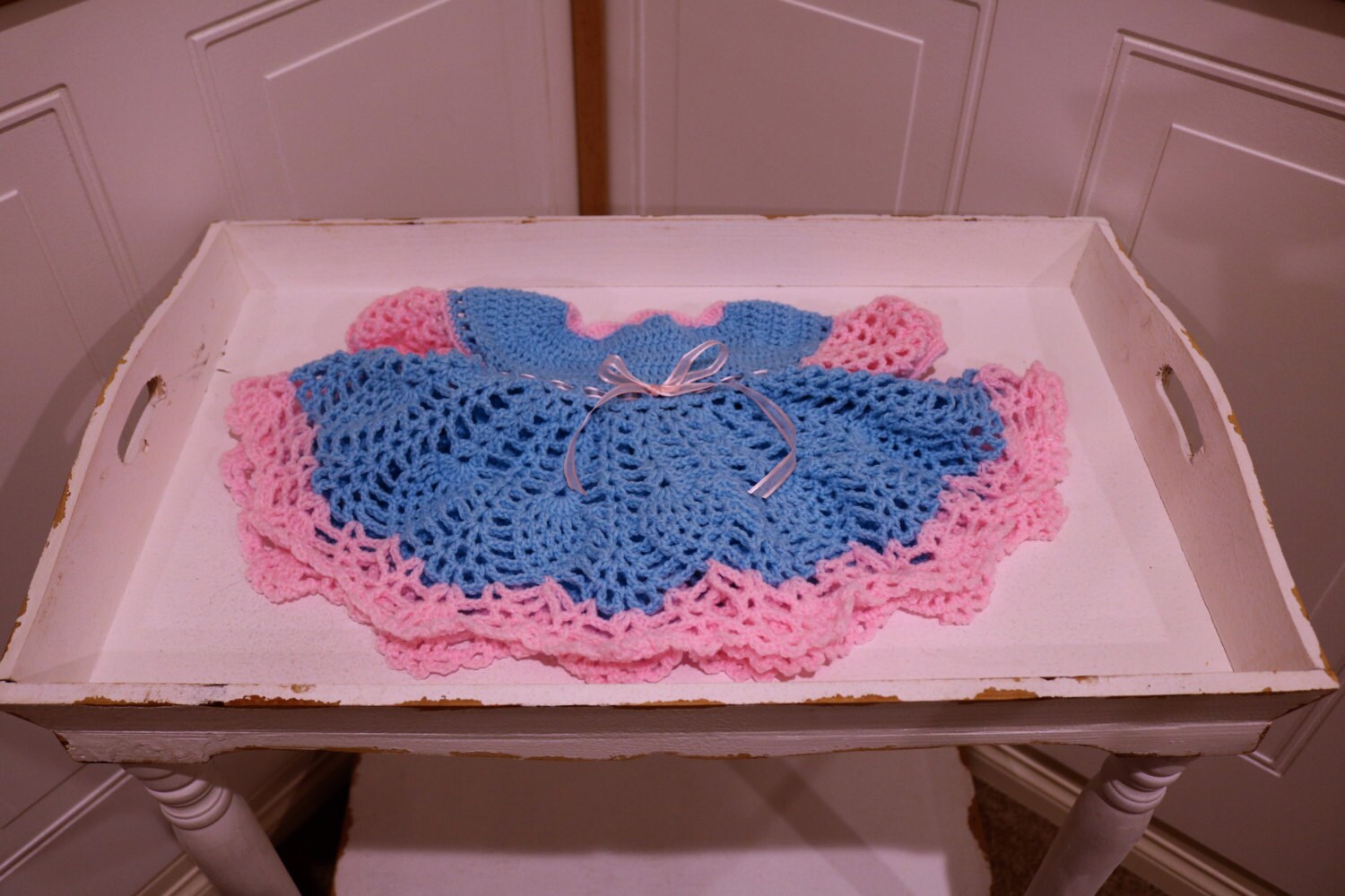 Babymädchen Gehäkelt Kleid in Blau Und Rosa Design Von Ananas Babymädchen Gehäkelt Kleid in Blau Und Rosa Design Von Ananas von CheerfullyTwisted