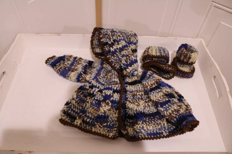 Blau "Camo" Kabel Mit Kapuze Strickjacke Passenden Schühchen Blau "Camo" Kabel Mit Kapuze Strickjacke Passenden Schühchen von CheerfullyTwisted