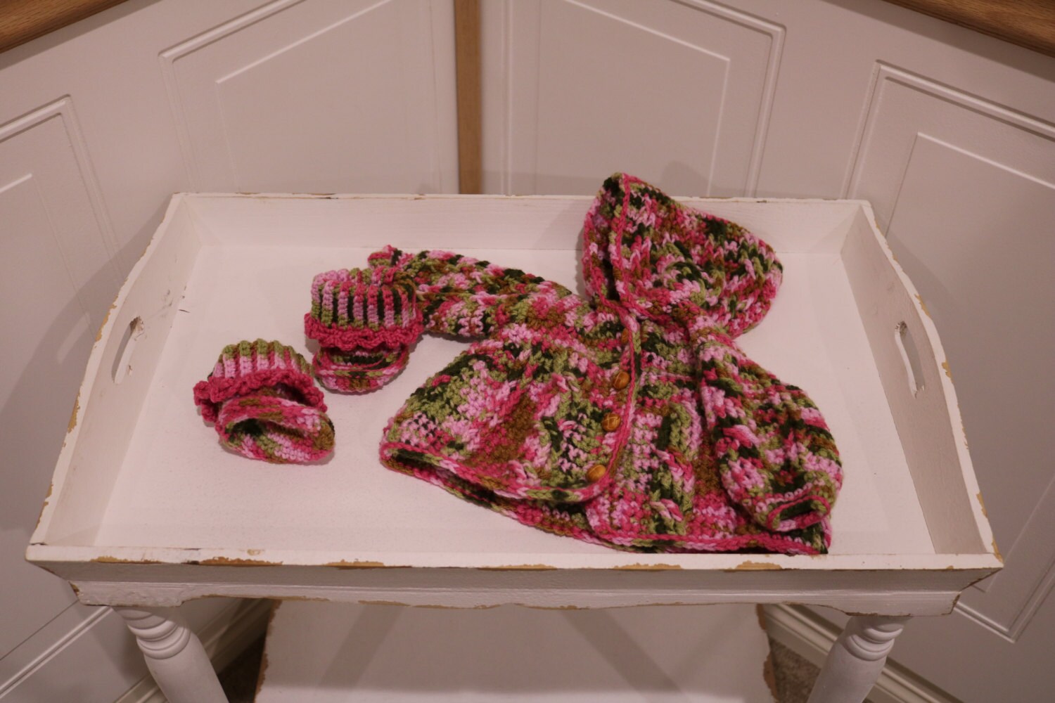 Rosa "Camo" Kapuzen Crochet Cardigan Mit Booties Für 0 Bis 3 Monate Alt Rosa "Camo" Kapuzen Crochet Cardigan Mit Booties Für 0 Bis 3 Monate Alt von CheerfullyTwisted