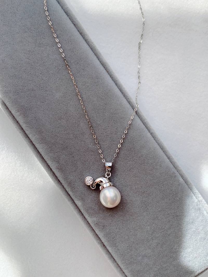 925 Sterling Silber Kette | Süßwasserperlenkette Weihnachtsschmuck Weihnachtsmütze Halskette Perlenanhänger Zierliche Perlenkette von CheeryFairy