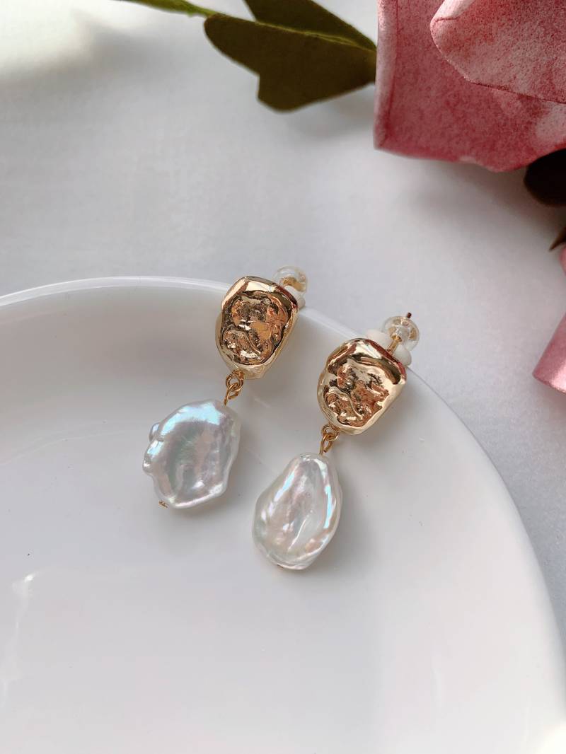 Barock Keshi Perlen Ohrstecker | Natürliche Süßwasserperlen Baumeln Gold Perle Drop Schmuck Stud Moderne Ohrtropfen Geschenk Für Sie von CheeryFairy