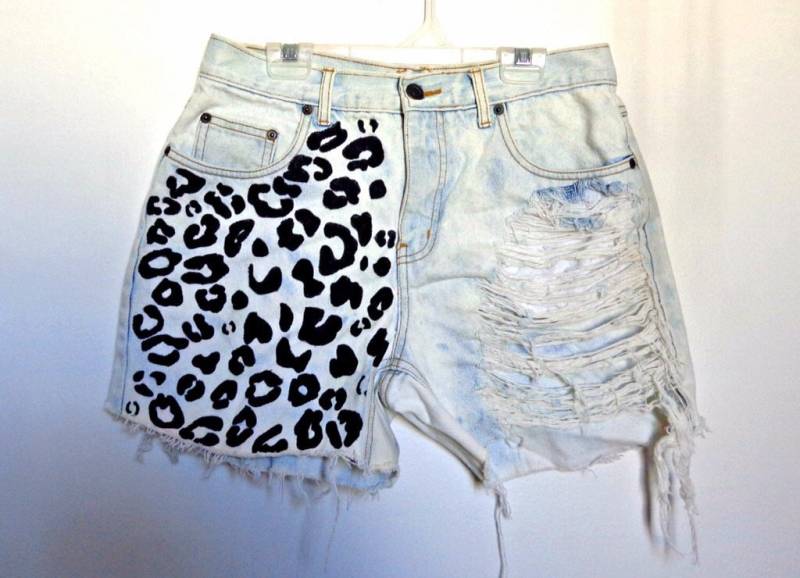 Leopard Distressed Und Zerstört Hohe Taille Shorts von CheetahnotCougar