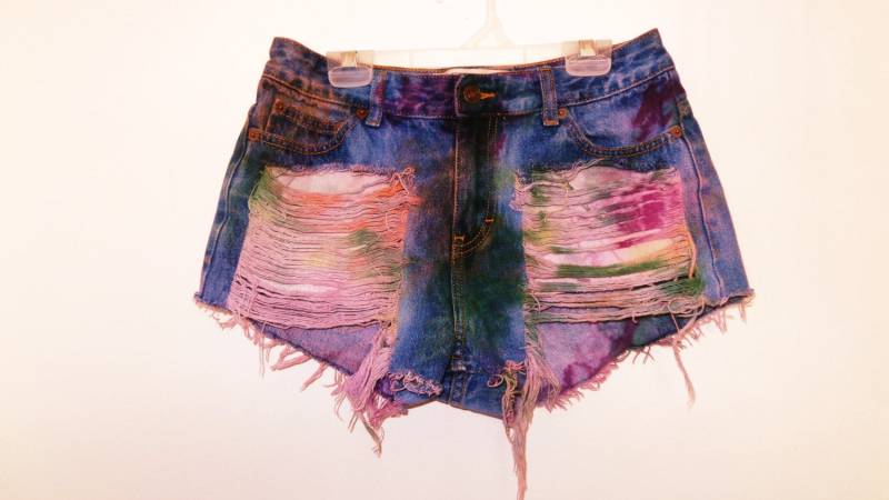 Tie Dye Marmorierte Distressed Shorts von CheetahnotCougar
