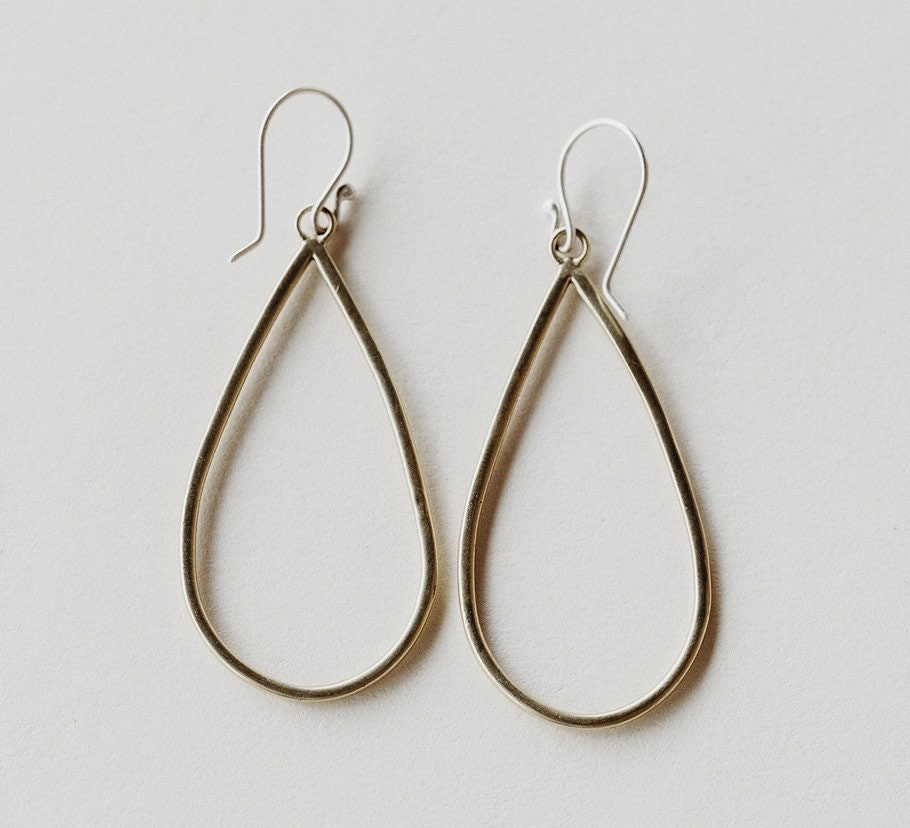 Bronze Träne Förmige Creolen Bronze Träne Förmige Creolen von ChelaGurneeJewelry