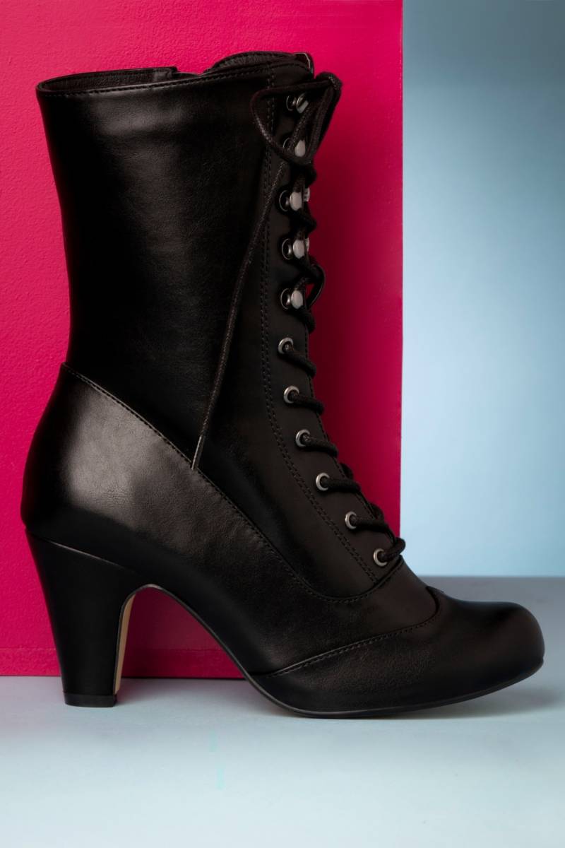 Claire Stiefel in Schwarz von Chelsea Crew