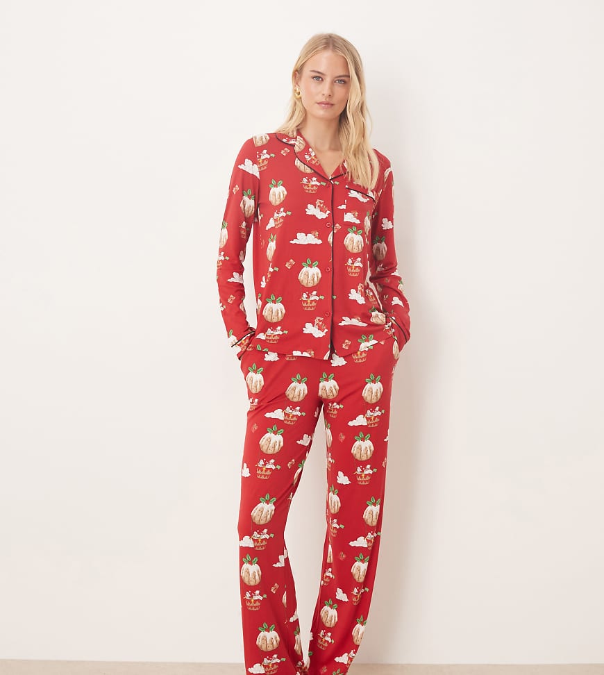 Chelsea Peers Tall - Langärmliger Pyjama aus Polyester mit Reverskragen und Weihnachtspudding-Ballonfahrt-Muster-Rot Chelsea Peers Tall - Langärmliger Pyjama aus Polyester mit Reverskragen und Weihnachtspudding-Ballonfahrt-Muster-Rot von Chelsea Peers Tall
