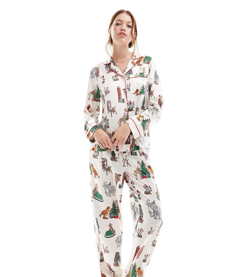 Chelsea Peers - Christmas - Pyjama aus Satin in Cremeweiß mit langärmligem Oberteil und Hose mit Zirkusprint Chelsea Peers - Christmas - Pyjama aus Satin in Cremeweiß mit langärmligem Oberteil und Hose mit Zirkusprint von Chelsea Peers