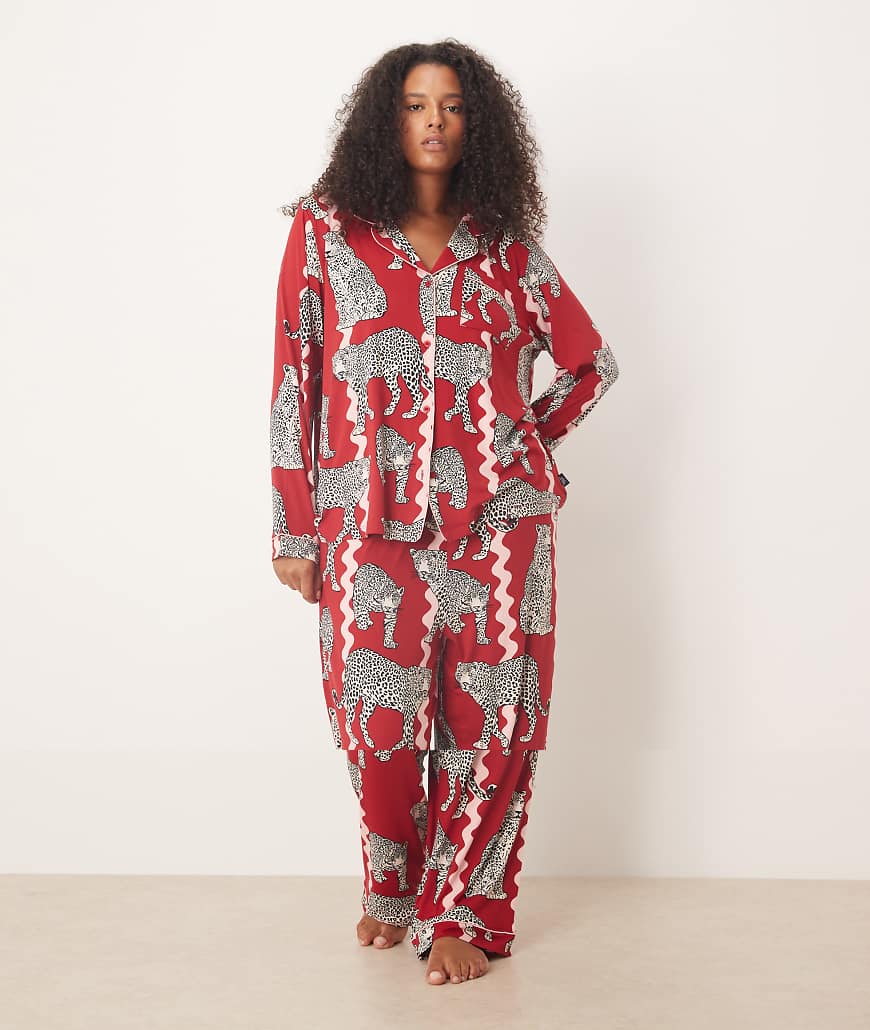 Chelsea Peers Curve - Langärmliges Pyjama-Set aus Polyester mit Leopardenmuster mit welligen Streifen und Reverskragen-Rot Chelsea Peers Curve - Langärmliges Pyjama-Set aus Polyester mit Leopardenmuster mit welligen Streifen und Reverskragen-Rot von Chelsea Peers