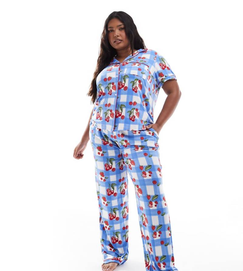 Chelsea Peers Curve - Pyjama mit Beeren-Picknickdecken-Print bestehend aus kurzärmligem Oberteil mit Reverskragen und Hose-Bunt von Chelsea Peers