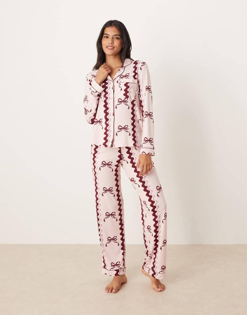 Chelsea Peers Exklusiv - Pyjama aus langärmligem Oberteil mit Reverskragen und Hose aus Polyester mit Schleifenmuster-Rosa von Chelsea Peers