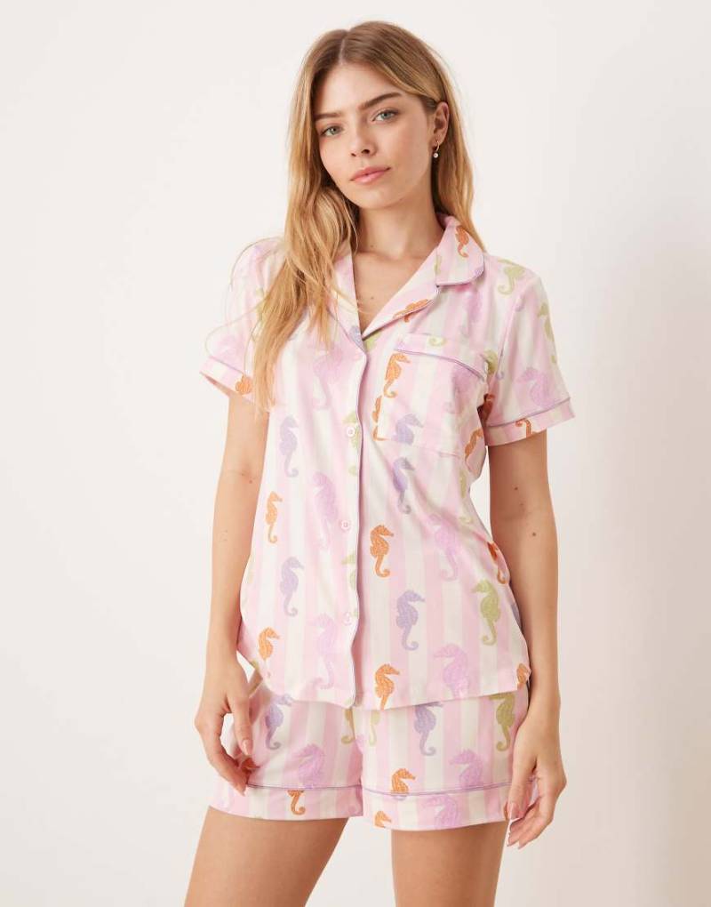 Chelsea Peers - Set aus Polyester mit kurzärmligem Hemd mit Reverskragen und Shorts mit Seepferdchen-Streifen-Print-Rosa von Chelsea Peers
