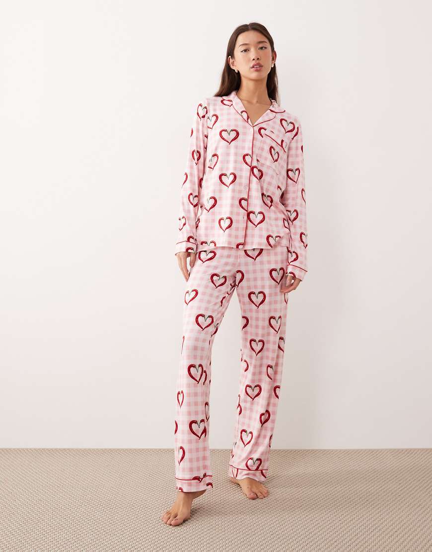 Chelsea Peers - Langer Pyjama mit Vichykaros in Rosa und Chili-Herzen von Chelsea Peers