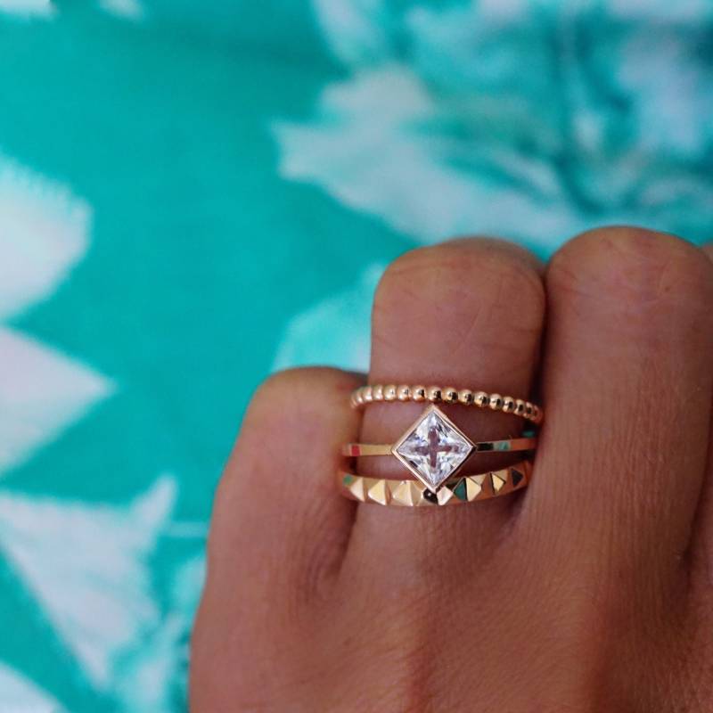 Prinzessin Geschnitten Weißen Saphir in Solid 14K Rose Gold von ChelseaOzJewelry