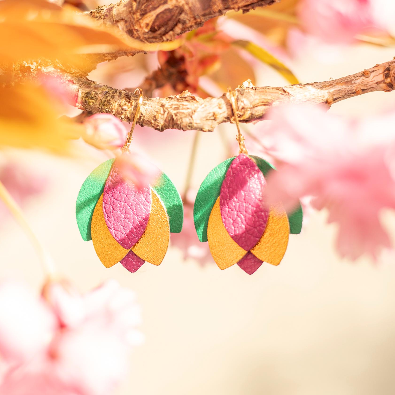 Blüte Ohrhänger, Lederohrringe, Ohrhänger Hochzeit Boho, Hängeohrringe, Leder Blatt Ohrringe, Jugendstil, Ohrstecker Fächer von ChenohaStudio