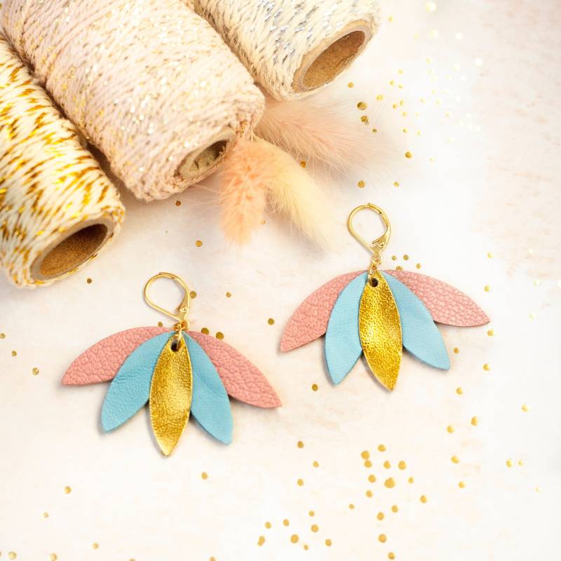 Ohrringe Aus Lederfächer in Rosa, Blau Und Gold, Ohrhänger 24-Karätig Vergoldetem Messing, Weihnachtsgeschenk, Herbst-/Winterschmuck von ChenohaStudio